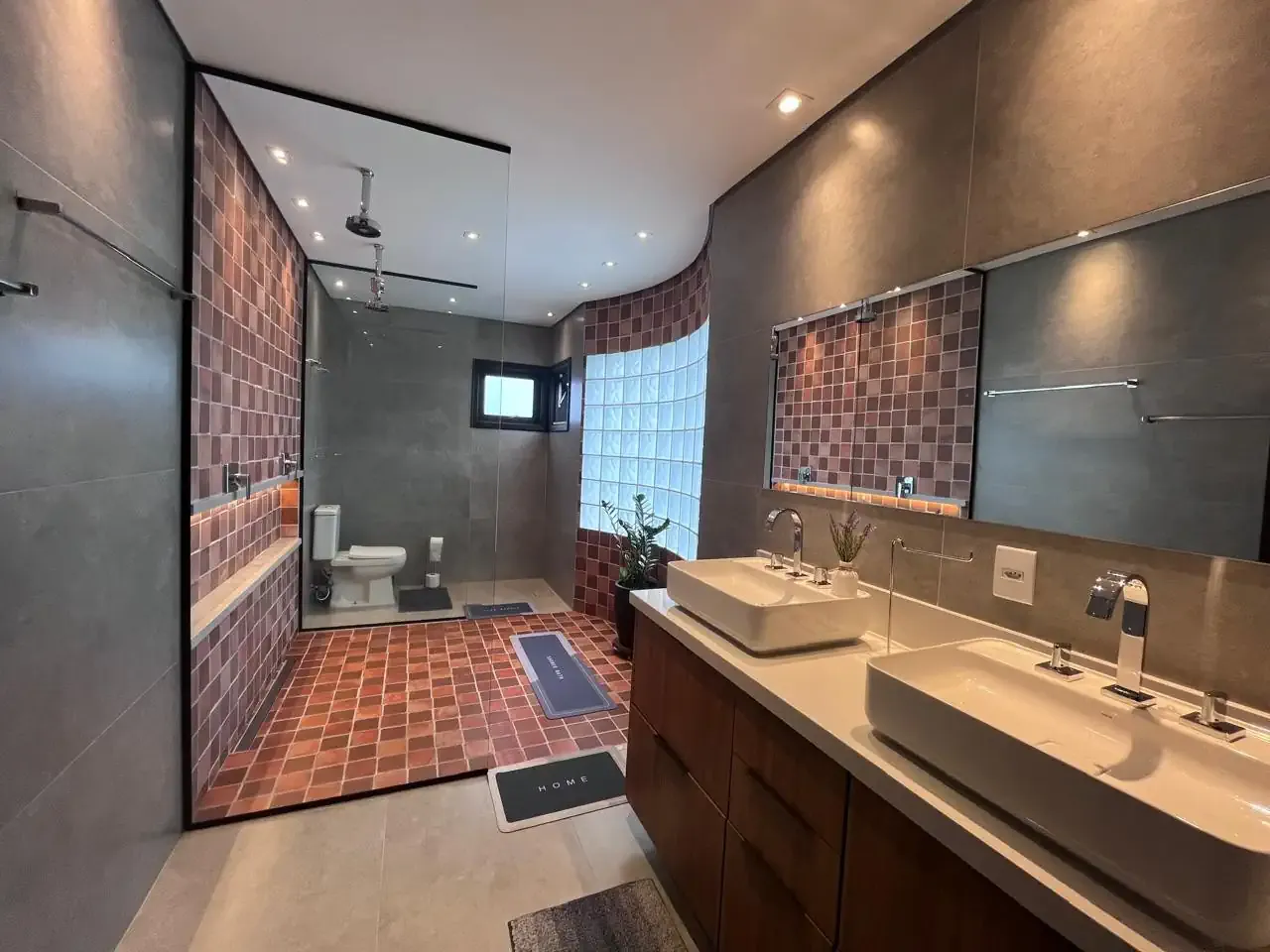 Casa mobiliada com 5 suítes em Nova Higienópolis